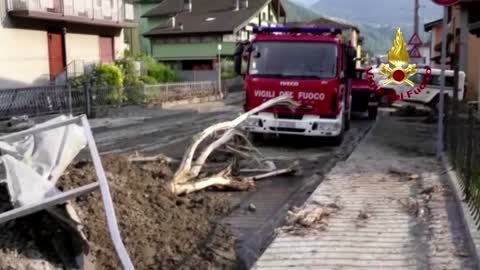 Flash floods hit towns in northern Italy