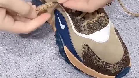 How to tie shoe laces