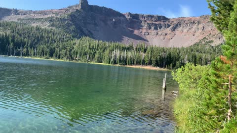 Central Oregon - Little Three Creek Lake - Beautiful Eastern Shoreline - 4K