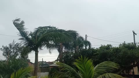 Passagem do ciclone no litoral do Rio Grande do Sul, ventos muito fortes