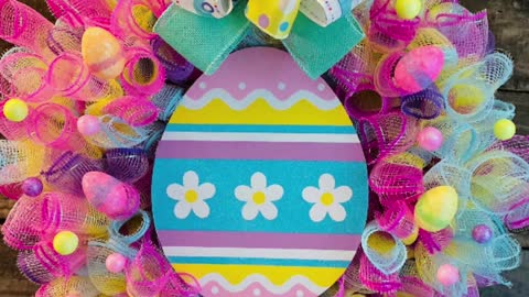 Creating an Easter Wreath with Rolls, using Rainbow Deco-Mesh|MarthasWreath|How to