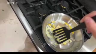 League of Legends - Tyler1 tries to fry an egg, loltyler1