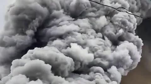 A warehouse fire breaks out in Kissimmee, Florida