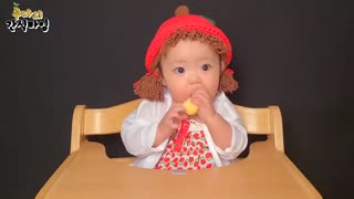 Ruda eats her apple