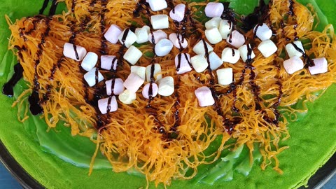 Delicious Thai Crêpe with Fios de Ovos, Marshmallow & Chocolate Sauce | Irresistible Sweet Treat!