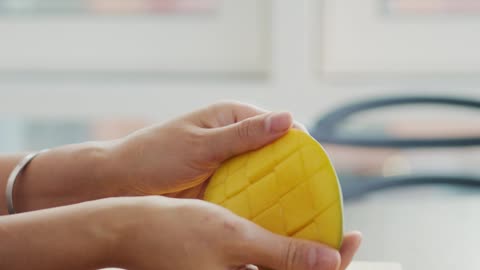 How To Cut And Dice A Mango