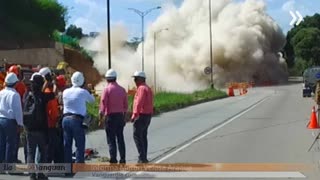 Así fue la implosión del puente Conucos de Bucaramanga