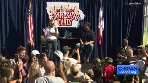 THIS HAPPENED @ THE IOWA STATE FAIR 😛 TRUMP FANS ARE CHANTING WE LOVE TRUMP TRIGGERING DESANTIS’INTERVIEWER SO MUCH HE CAN’T SPEAK