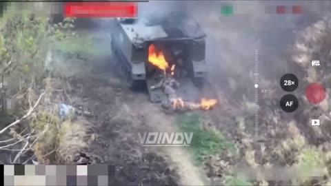 Russia strikes directly into the landing compartment of a Ukrainian M113, Crew members burned. NSFW!