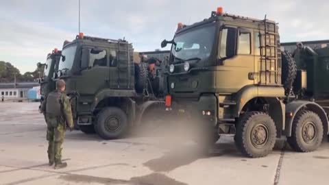 british troops arrive in UKRAINE Apex tv 1 .