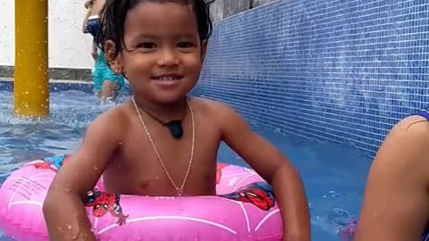 Little Princess try to learn swim.