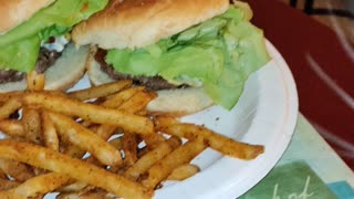 Eating Kroger Hamburger Patties, Dbn, MI, 11/28/23