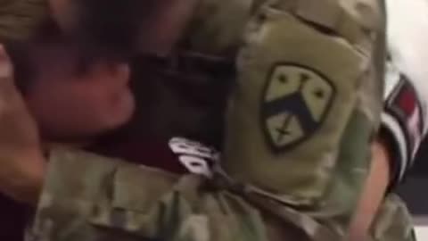 This is the most heartwarming military homecoming surprise 🇺🇸❤️ emotional