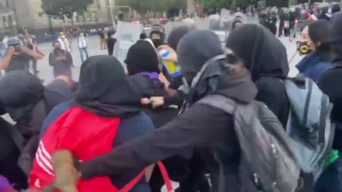 WATCH: Antifa Riot in Mexico - Police Try to Get them Under Control