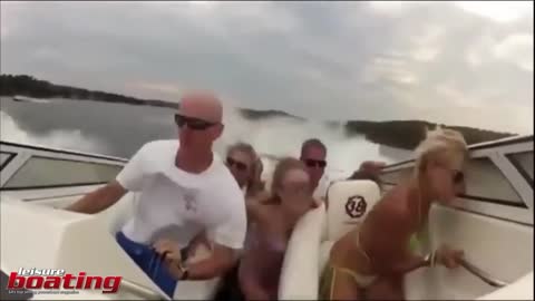 Boat crash Harlem Shake