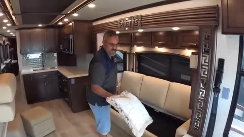 Class A Motorhome with 2 BEDROOMS 1 of 4 2021 Newmar Ventana for sale_480p