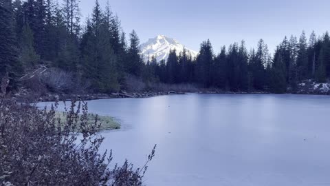 EPIC VIEWS of FROZEN Mirror Lake Framing GLOWING WHITE Mount Hood! – Oregon – 4K