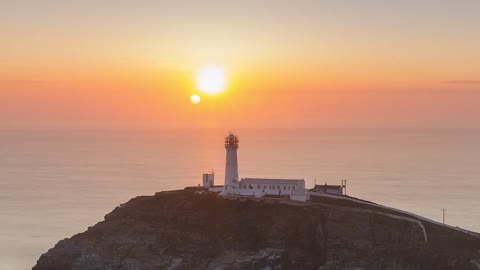 Incredible video of double sunset which looks just like a scene from starwars