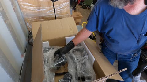 Unboxing the motorcycle lifts Part 1