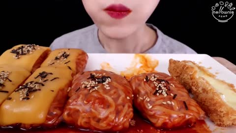 ASMR MUKBANG｜SPICY FIRE NOODLE WRAP, CHEESE PORK CUTLETS 불닭볶음면 불닭쌈 치즈돈까스 EATING SOUNDS 먹방