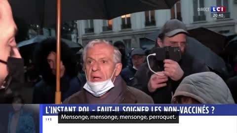 Un journaliste de LCI malmené : "On devrait vous péter la gueule, journaleux de merde !"