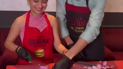 Verified Slayin onions 🧅💁🏻‍♀️ cznburak #reelitfeelit #dubaidiaries #cooking #cznburak