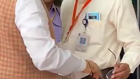 Watch when pm modi hug and congratulate isro chief dr shivan!chandrayan 3 mission