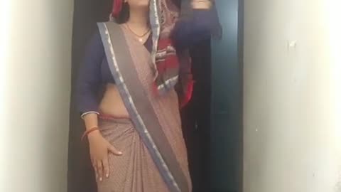 girl dance in saare Indian hostel