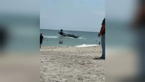 Airplane makes emergency water landing in Cocoa Beach Florida Shocking,World War II plane forced to land on a busy Florida beach