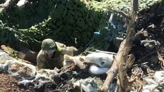 💥 Ukrainian Drone Operator's Precision Strike: Explosive Dropped on Russian Soldier in Trench | RCF