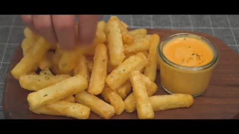 Crispy French Fries With Cheese Sauce