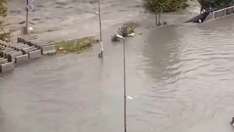 Des inondations se produisent à la suite de fortes pluies à Istanbul Esenyurt ⛈️📍