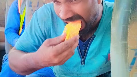 How to eat mango