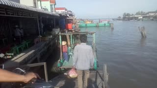 How to transport between 2 rivers in Vietnam