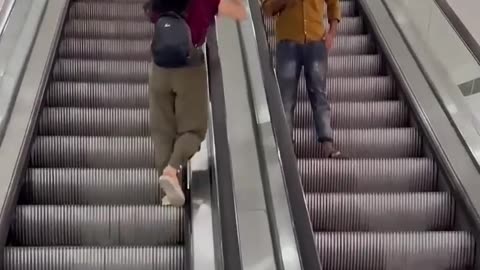 Escalator Prank Mujhpe Bhari Par Gya || #shorts #prank #random #funny #escalator #reaction