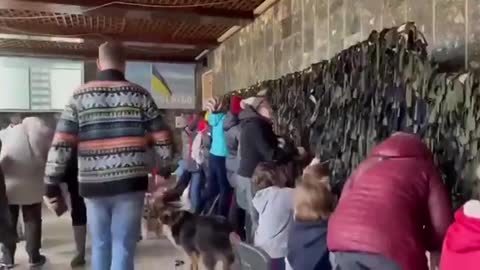 In Khmelnytskyi, even children weave camouflage nets for Ukrainian heroes