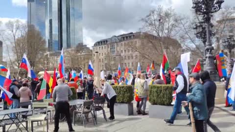 Hundreds of people with flags came out to support Russia in the German city of Frankfurt
