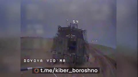 Ukrainian FPV pilots attack an immobilized Russian turtle tank in its weak point
