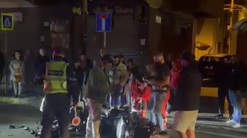 Makina përplas motorin në Tiranë, drejtuesi përfundon në spital