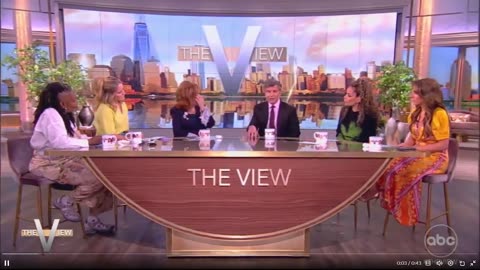 WOW! George Stephanopoulos vừa đả kích Trump trên The View- đúng là bọn chuyên nói nhảm 👇👇👇