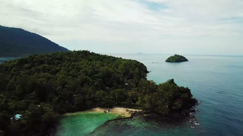 Tranquil Oasis: Amidst the Sea with Verdant Mountain Majesty"