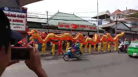 dragon dance Vietnam