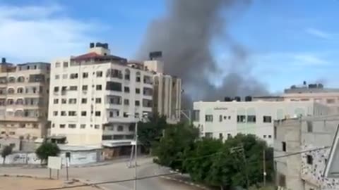 🇵🇸🇮🇱 Israeli aircraft target a residential building in the Al-Nasr neighborhood in Gaza City
