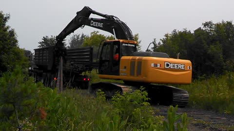 Grabbing The Rails ( Early Summer 2013 ) John Deere Excavator