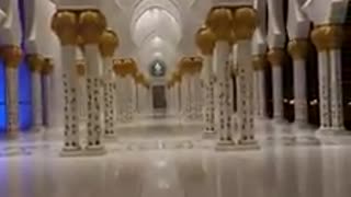 Beautiful voice of quran in masjid in abu dhabi