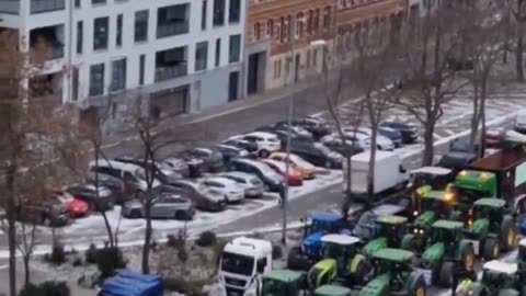 🚨BREAKING: Footage of Farmers with their tractors holding nationwide protest in #Germany