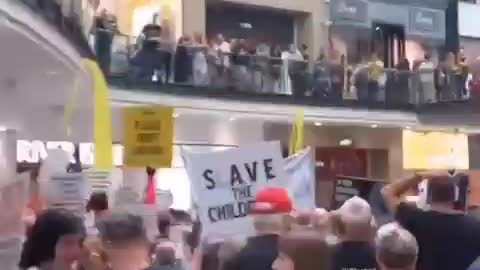 Manchester: vaccine passport and lockdown protesters storm mall Aug. 14, 21' pt 2