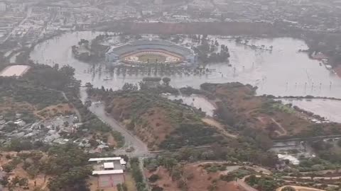 Hurricane Hilary - Dodgers Stadium flooded 👀