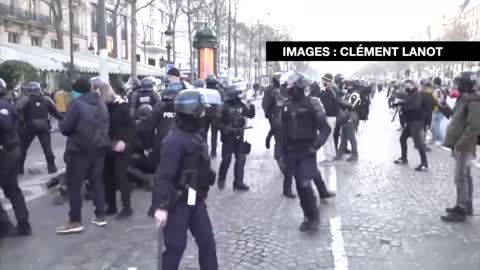 Watch this French police beating up Truckers in France