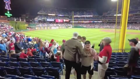 Phillies fan throws a Mets fan's phone onto the field